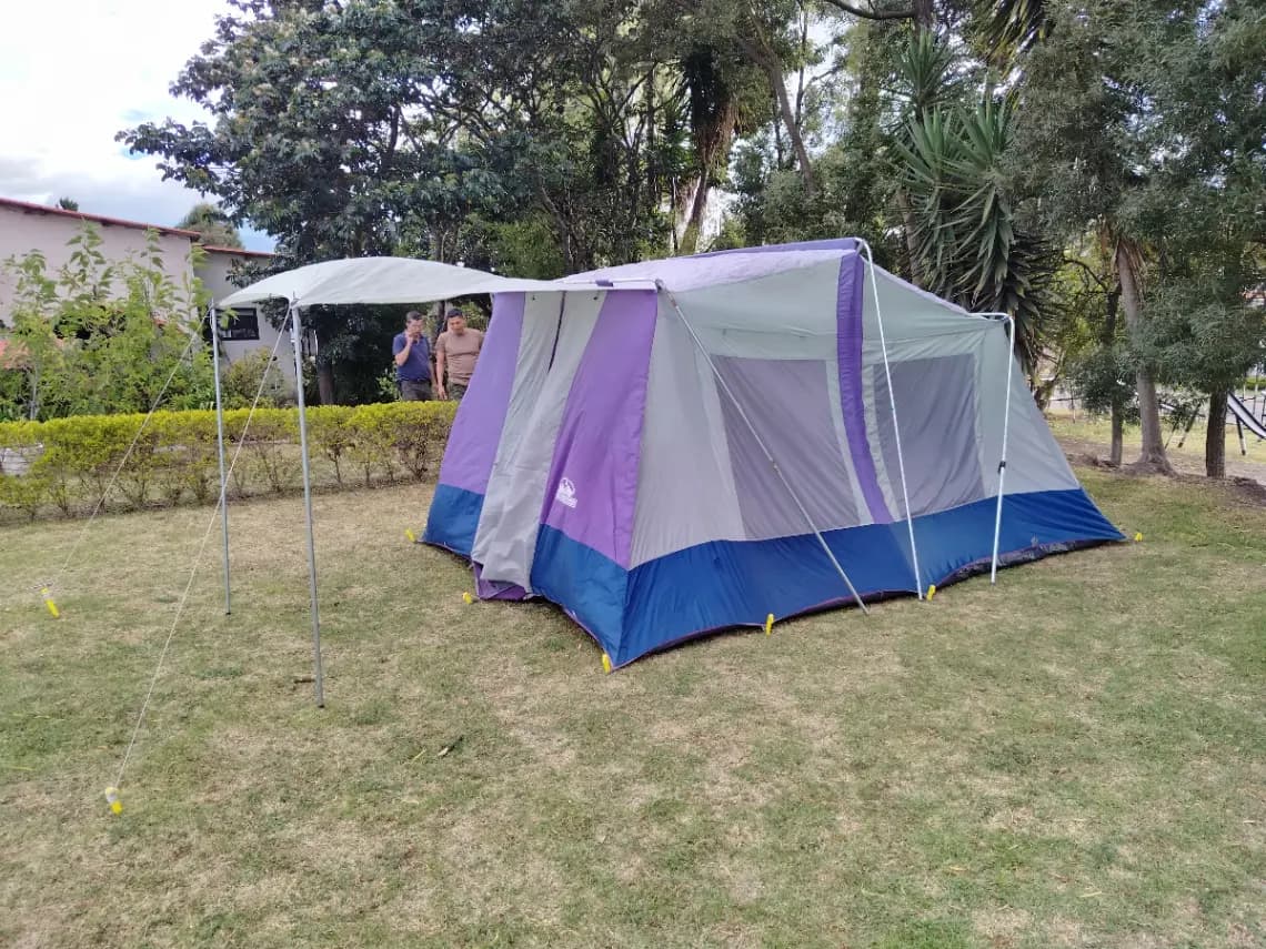 CARPA VINTAGE EN PERFECTO ESTADO PARA 10 PERSONAS CON SEPARACIÓN PARA DOS CUARTOS PARA PLAYA