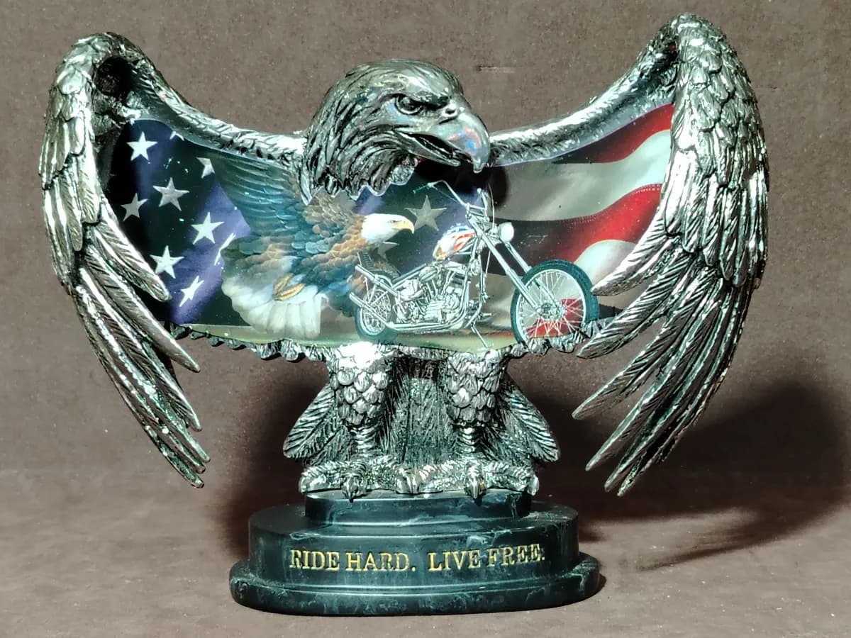 ÁGUILA HARLEY DAVIDSON ESCULTURA COLECCIONABLE RIDE HARD VINTAGE
